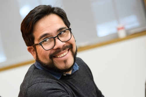 Mauricio Acuña wearing dark glasses and smiling
